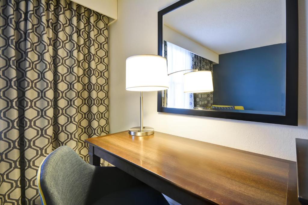 Hampton Inn Sarasota I-75 Bee Ridge image 21